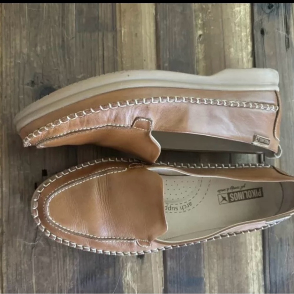 Pikolinos Gandia
premium Soft Leather Loafer
Women size 9 - Picture 2 of 3